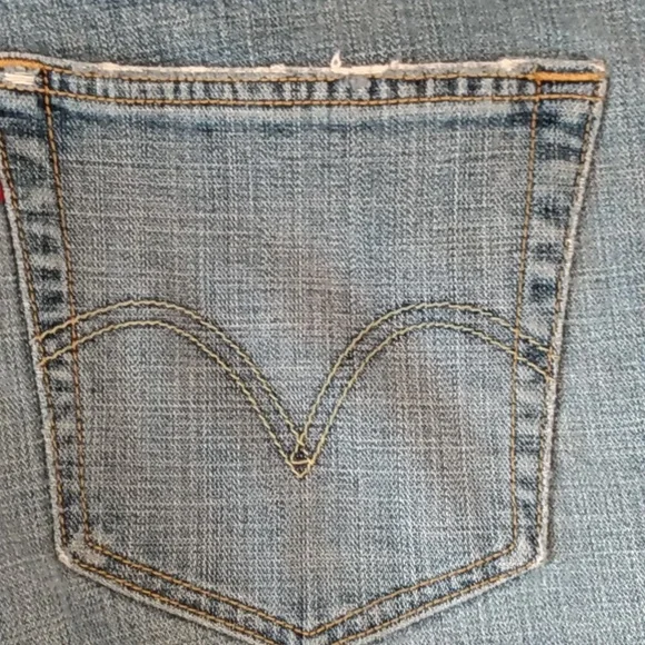 Levi Jean 18 - Picture 2 of 7